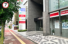 1階に三井のリハウスが入っているJREさいたま浦和ビルの5階が浦和オフィスです。